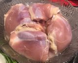 Foto del paso 1 de la receta: Muslos de pollo guisados con papas y ejotes