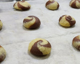 Foto del paso 6 de la receta: 🍥 Galletitas remolino de chocolate y vainilla. Fáciles y económicas 🍥