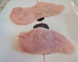 Foto del paso 2 de la receta: Pechuga de pollo con champiñones en salsa de quesitos