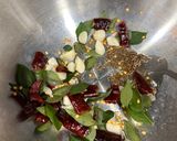 A picture of step 2 of Kollu Thogayal (Horsegram chutney).