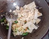 Foto langkah ke 4 dari resep Tumis Odeng Sayuran.