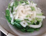 Hình bước làm 3 của món Bánh Canh Gà Nấm Hẹ