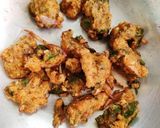 A picture of step 5 of Green moong dal pakoda.