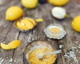 Foto del passaggio 3 della ricetta Sale integrale di Sicilia al profumo di limone