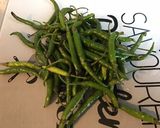 Une image de l'étape 1 de Purée de piments indiens à l'ail fumé, coriandre et citron.