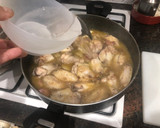 Foto del paso 8 de la receta: Alas de pollo con ajos y vino con rehogado de col
