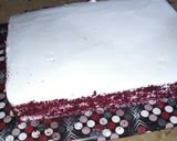 A picture of step 8 of Strawberries cake.