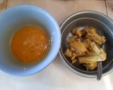 Foto langkah ke 4 dari resep Ayam ungkep goreng telur.