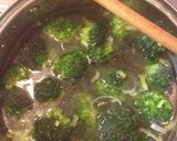 Brokkoli krémleves, ahogy a gyerekeim szeretik recept fázis 2 fotója