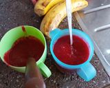 A picture of step 2 of Yum beetroot mango popsicles.
