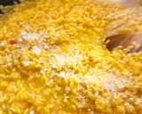Foto del passaggio 5 della ricetta Risotto alla milanese con ossobuco
