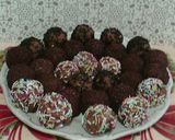 KÓKUSZOS GOLYÓ maradék mézeskaláccsal és darált keksszel recept fázis 5 fotója