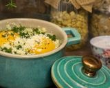 Foto del passaggio 5 della ricetta Uova in Cocotte con Erba Cipollina e Parmigiano