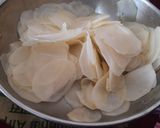 A picture of step 1 of Potato chips.