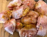 Foto del paso 2 de la receta: Delicias de pollo al horno con verduras ahumadas y base de hummus