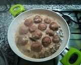 Foto del paso 8 de la receta: Albóndigas rellenas de roquefort en salsa de Pedro Ximénez