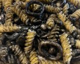 Foto del paso 8 de la receta: Fussili con habitas y calamares en su tinta