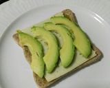 Foto del paso 4 de la receta Sándwich de pesto, queso y aguacate