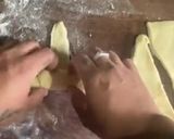 Foto del paso 5 de la receta: Medialunas de manteca