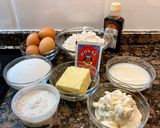Foto del paso 1 de la receta Bizcocho de queso crema y requesón sin horno!
