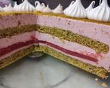 Pisztácia piskótás, eperhabos torta gluténmentesen recept fázis 12 fotója