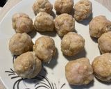 Une image de l'étape 2 de Boulettes de poulet Yakitori.