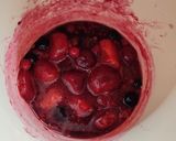 Vaníliás grízpuding erdei gyümölcsös mártással 🍓 🫐🍒 recept fázis 3 fotója