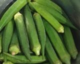 भरवा भिंडी विद अनियन बेबी (Bharwan bhindi with onion baby recipe in hindi) रेसिपी चरण 1 फोटो