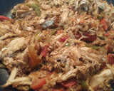 Foto del paso 1 de la receta: Tortitas rellenas de pollo asado, lechuga picada y queso rallado