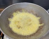 Foto langkah ke 6 dari resep Ayam Goreng Kremes.