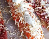 Une image de l'étape 3 de Pizzas 🍕 baguettes tomates 🍅 et crème fraîche saumon.