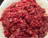 Foto del paso 2 de la receta: Hamburguesa de secreto gratinada a los dos quesos 🍔🥓🍅🧀