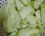 Hình bước làm 1 của món Su su xào tỏi