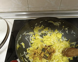 Foto del paso 2 de la receta: Sopas de ajo con cebolla y puerro caramelizados y queso de cabra
