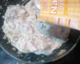 Foto del paso 5 de la receta: Pollo con champiñones y nata