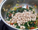 Foto del paso 5 de la receta: Potaje de alubias con bacalao desmigado y espinacas