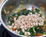 Foto del paso 5 de la receta: Potaje de alubias con bacalao desmigado y espinacas