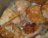 Foto del paso 3 de la receta: Pollo al verdeo con papas a la española
