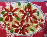 Une image de l'étape 5 de Salade florale aux tomates,iceberg,mozzarella di buffala et basilic frais.