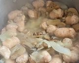 Foto del paso 3 de la receta: Longaniza de pollo al vino con champiñones