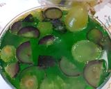 A picture of step 2 of Crazy Grapes Drink.