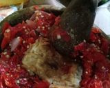 Foto langkah ke 4 dari resep Geprek Tempe Teri Sambalado.