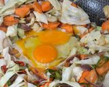 Gambar langkah 4 resipi Kubis Goreng Telur.