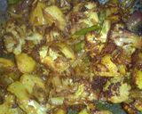 सूखी गोभी आलू की सब्जी (sukhi gobi aloo ki sabzi recipe in Hindi) रेसिपी चरण 7 फोटो