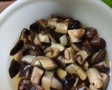 Illatos - gombás csirkecombok recept fázis 2 fotója