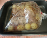 Foto del paso 10 de la receta: Muslitos de pollo o Contramuslos al Ajo y Limón al Horno