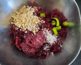 A picture of step 2 of Beetroot raita.