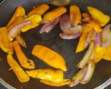 Foto del paso 2 de la receta: Tallarin con atun y papa a la huancaina