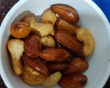 A picture of step 2 of Chikoo Halwa.