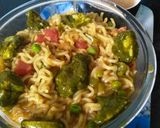 A picture of step 1 of Palak paneer gravy maggi.